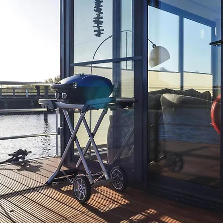 Úszó hotel Hausboot Floating House In *
