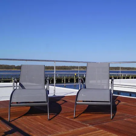 Hausboot Schwimmendes Haus In * 리브니츠 담가르텐