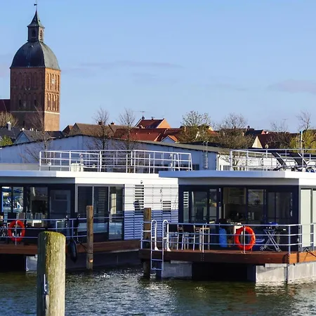 Hausboot Schwimmendes Haus In 船屋 *