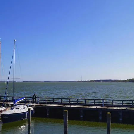 Hausboot Floating House In *