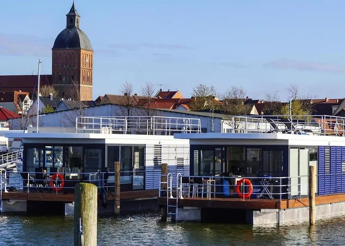 Hausboot Schwimmendes Haus In 船屋 *
