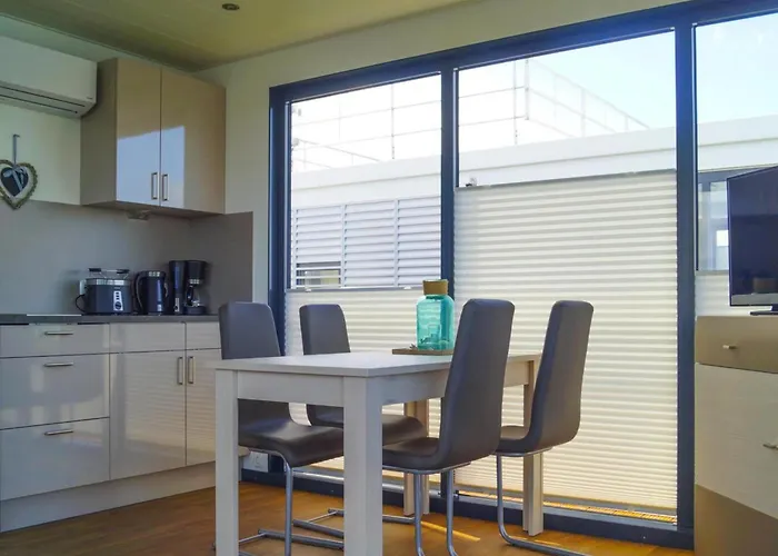 Hausboot Schwimmendes Haus In 船屋 *